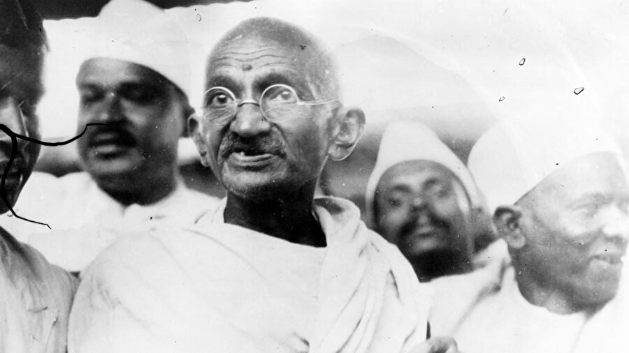 Gandi, haksızlıklara karşı gösterdiği mücadele ile biliniyor 