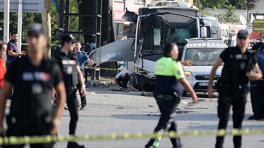 Adana'da polis aracına saldırı düzenleyen iki terörist, Eskişehir'de etkisiz hale getirildi.
