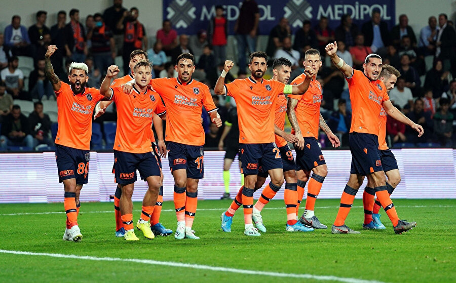 Medipol Başakşehir ekibi tam kadro maça hazırlanıyor 