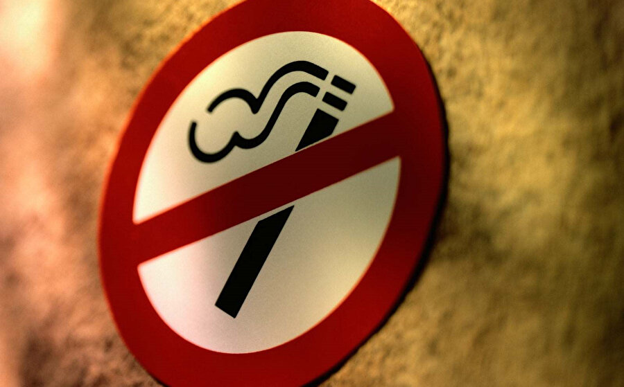 Sigara içmenin yasaklandığı 'kapalı alan' tanımı da genişletilecek.