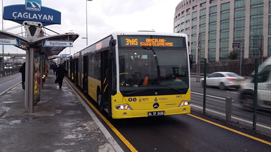 Metrobüsün günlük cirosu 450 bin dolar olurken yıllık bazda ise toplam cirosu yaklaşık 170 milyon dolar.