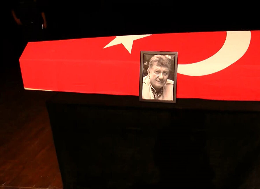 Tarık Ünlüoğlu 61 yaşında hayatını kaybetti.