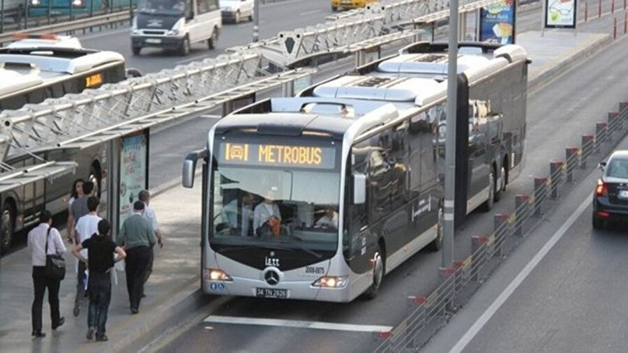 Metrobüs hattı 545 araçla hizmet veriyor.