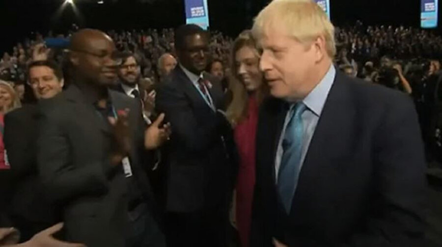 Johnson, katıldığı konferansta siyahilerin elini sıkmadı.
