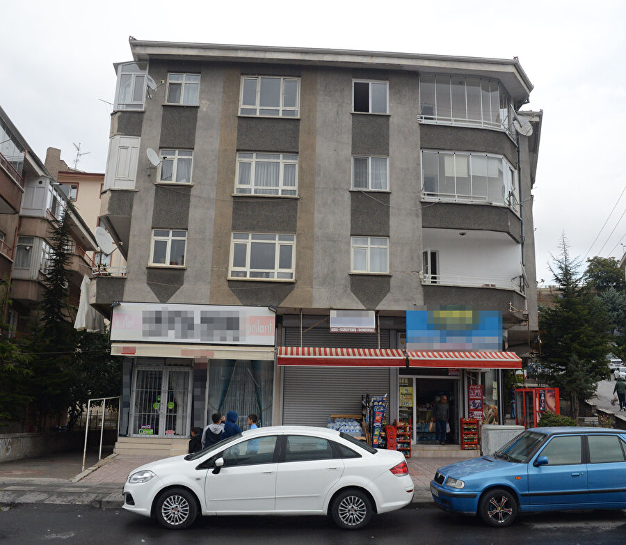 2 buçuk aylık Çınar bebek bu binanın 3. katından abisi tarafından aşağı atıldı.