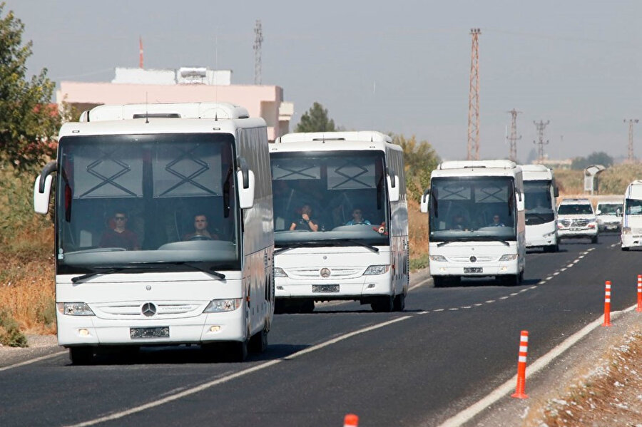 Özel kuvvetler otobüslerle sınır hattına intikal etti.