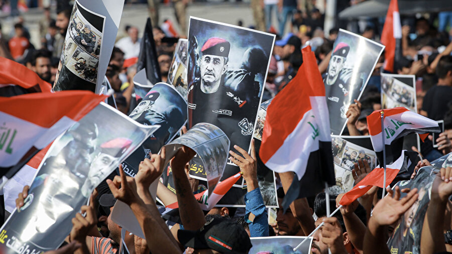 General Saadi'yi desteklemek isteyen pek çok Iraklı, protestolar esnasında Saadi posterleriyle sokaklara döküldü.