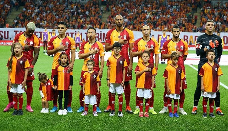 Galatasaray'ın Fransız oyuncusu Steven Nzonzi’ye, Seri A ekibi Torino talip oldu.