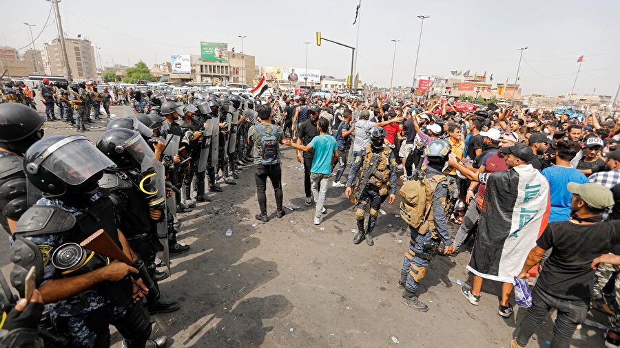 Irak'ta 1 Ekim'den beri devam eden gösterilerde polisin geniş güvenlik önlemi aldığı görüldü.