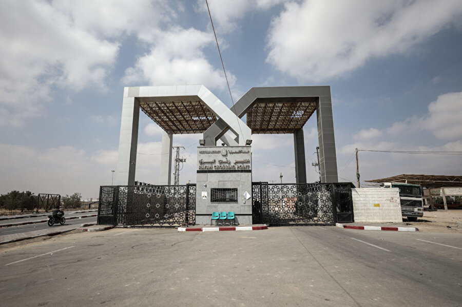 Temmuz 2018'de Mısır karşılıklı giriş çıkışları kapattıktan sonra Refah Sınır Kapısı.