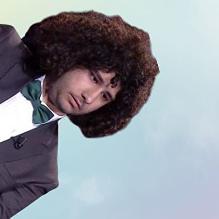 Hoca sözlüde İstiklal Marşı'nı okuttu