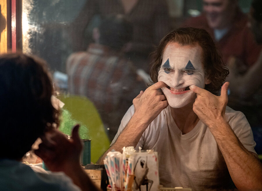 Joker filmi ilk haftadan itibaren rekor kırmaya devam ediyor.
