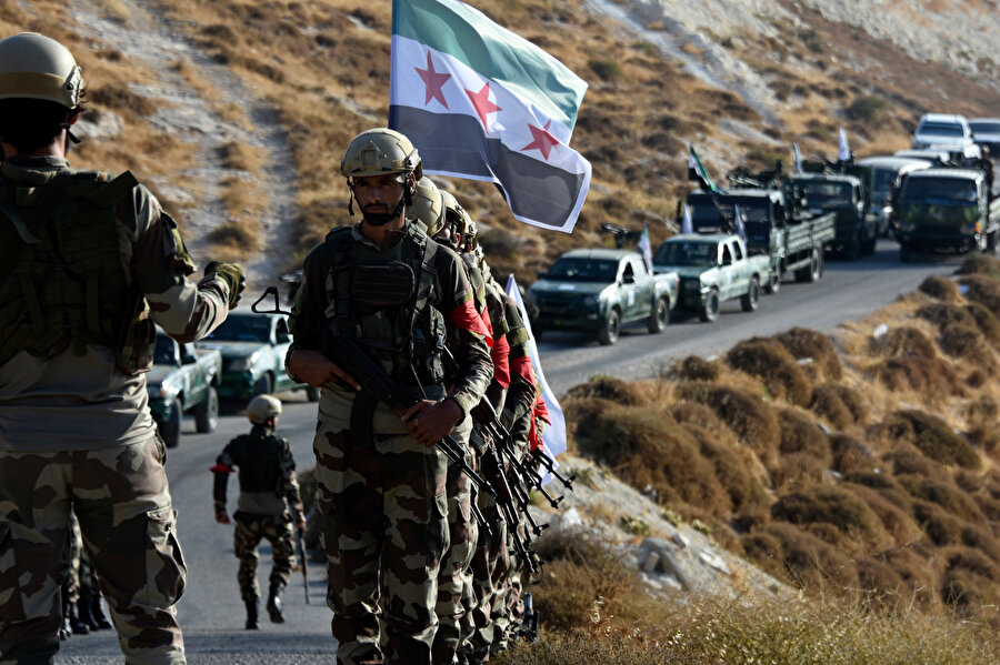  Suriye'de Fırat Kalkanı ve Zeytin Dalı harekatlarında görev alan Özgür Suriye Ordusu unsurlarından Hamza Tümeni, Fırat’ın doğusuna düzenlenecek harekat için Türkiye’den emir bekliyor.