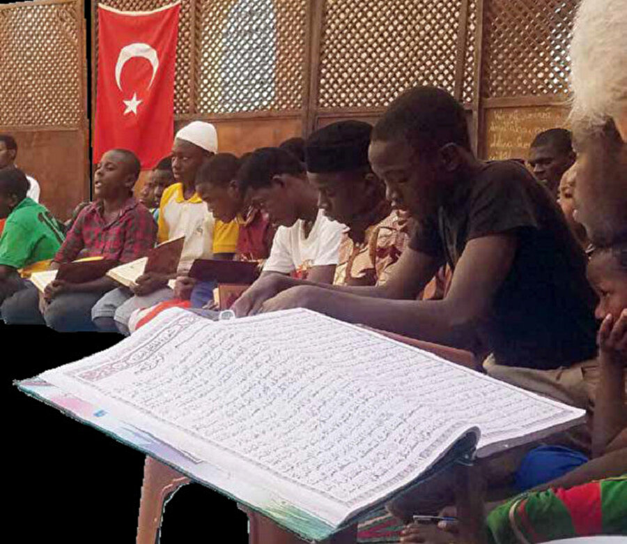 Çünkü Afrika’da dünyanın en samimi, Allah’a en yakın duaları var.