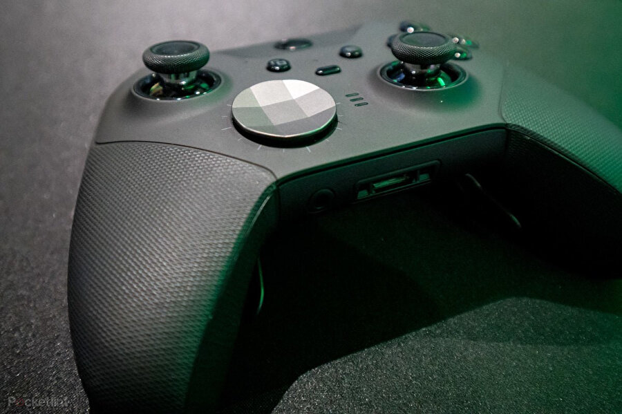 Apple, Xbox kontrol cihazını satmaya resmen başladı. 