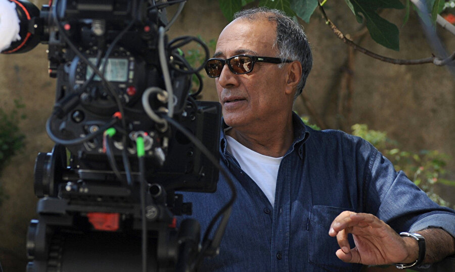 Abbas Kiyarüstemi yaptığı resimlerde de, yazdığı şiirlerde de, çektiği fotoğraflarda da aslında o büyük filminin peşindeydi.