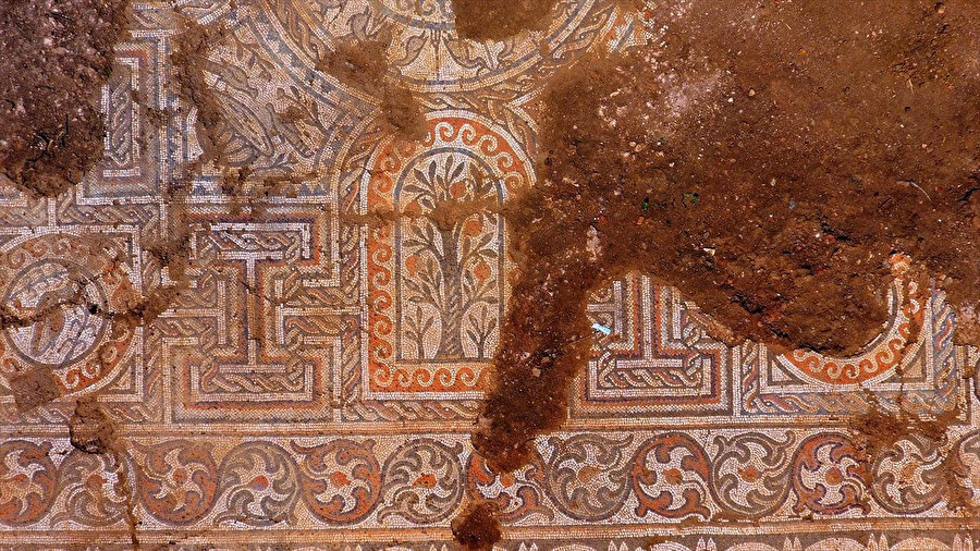 Bin 500 yıllık olduğu düşünülen devasa mozaik.