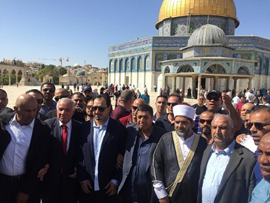 Suudi Arabistan Milli Takımı'nın yönetici kadrosu, Mescid-i Aksa'yı ziyaret etti.