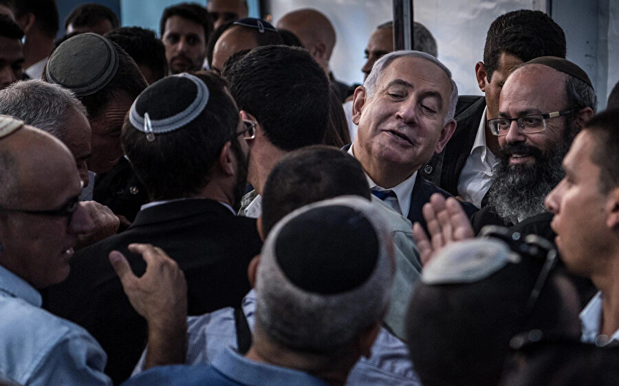 Binyamun Netenyahu mecliste çoğunluğu sağlama noktasında Ortodoks sağ partilere bel bağlıyor.
