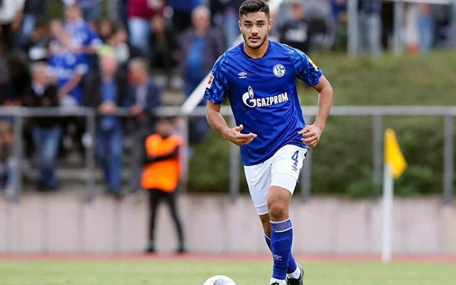 Schalke Ozan Kabak'ı Asker selamı konusunda uyardı