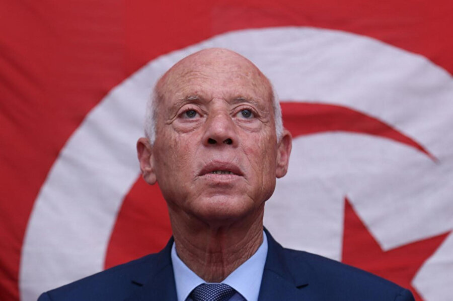 Tunus'ta oyların yüzde 72,71'ini alarak halkın büyük desteğiyle Cumhurbaşkanı olan Anayasa Profesörü Kays Said.