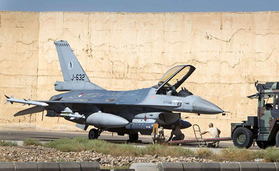  Hollanda Hava Kuvvetlerine ait bir F16, Eylül 2015.