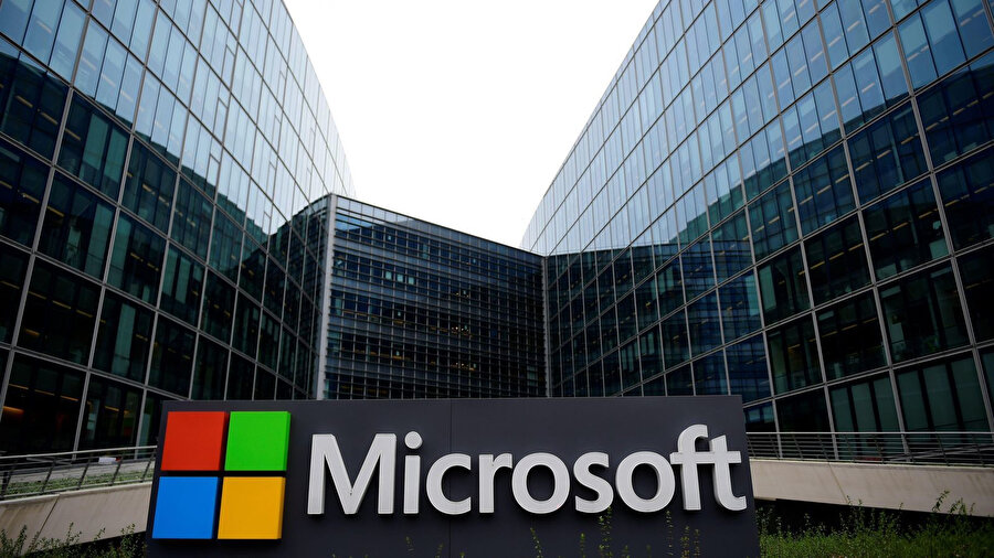 Microsoft, CEO'su Satya Narayana Nadella'ya 42.9 milyon dolar ek ödeme yaptı.