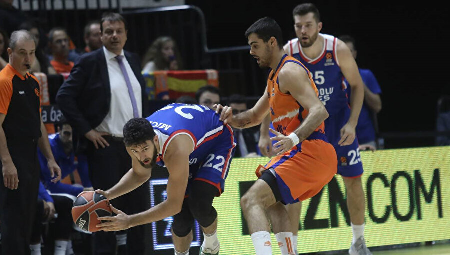Anadolu Efes 2. galibiyetini elde etti.