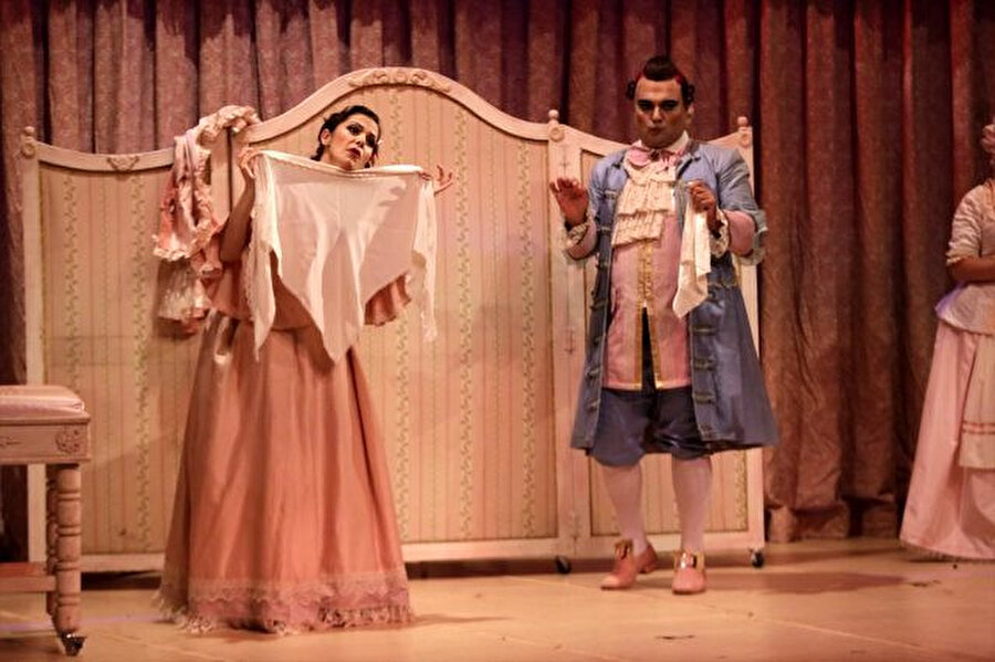 Samsun Operası Donizetti'nin etkileyici melodileriyle komik opera repertuvarının en seçkin yapıtlarından Don Pasquale'ı sahneye koydu.