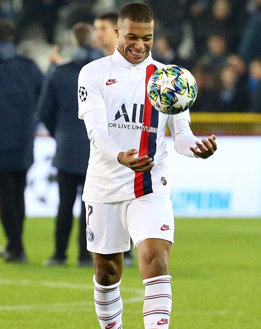 Mbappe, Devler Ligi tarihinde 15 gole ulaşan en genç oyuncu oldu.
