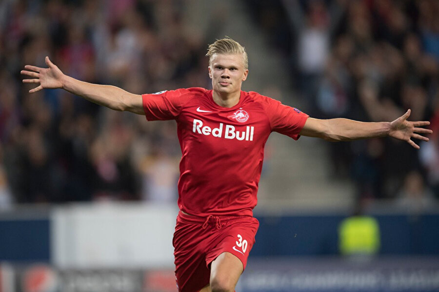 Erling Haaland ilk 3 karşılaşmada 6 gol kaydeden ilk futbolcu olarak tarihteki yerini aldı.