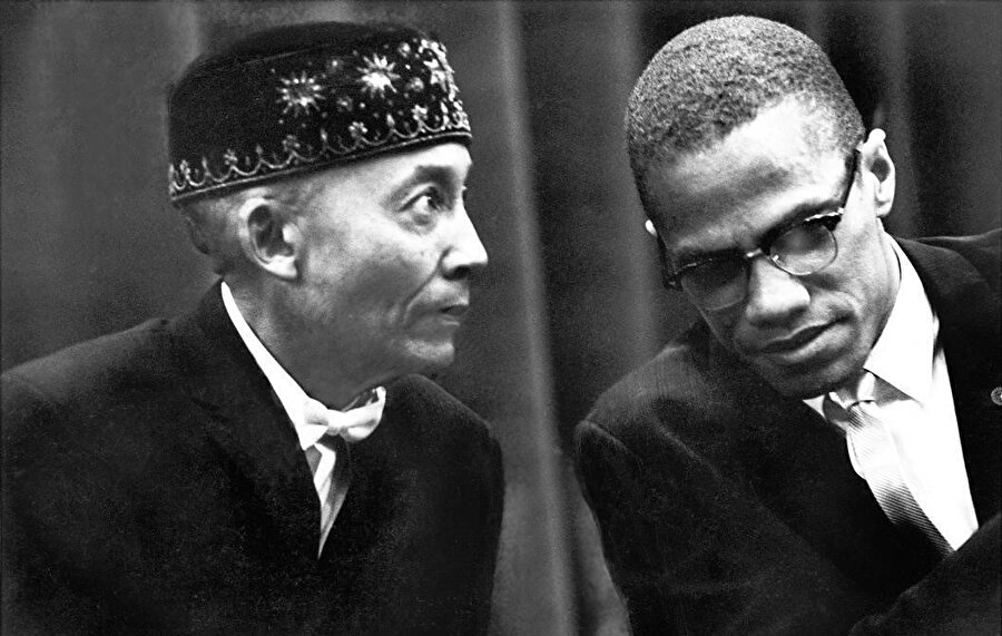 Malcolm X, 1953’te Chicago’da Nation of İslam’ın lideri Elijah Muhammad’i ziyaret eder.