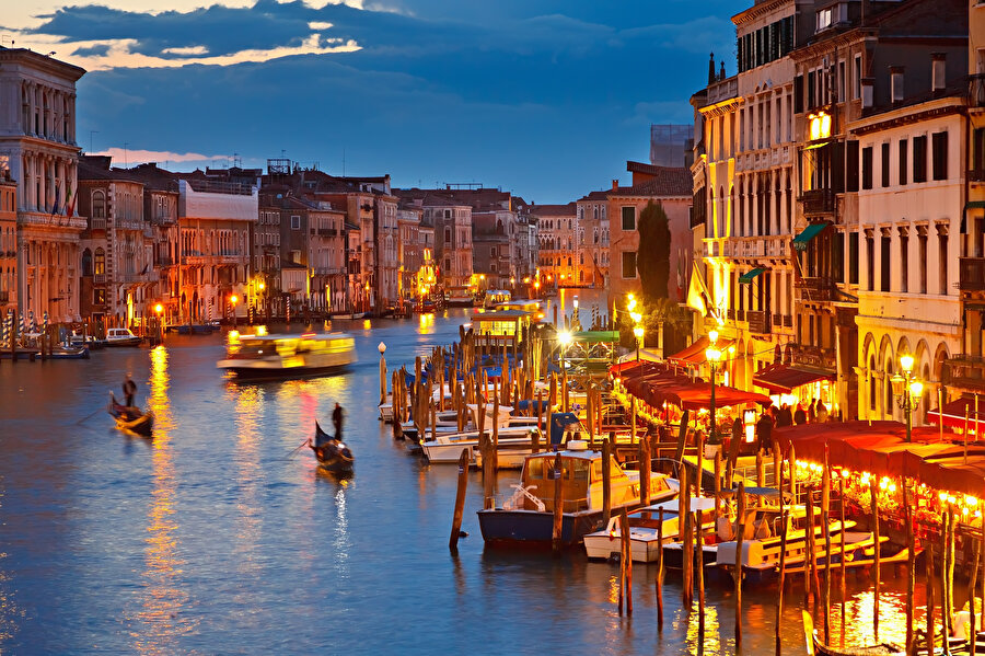 Venedik'i her yıl 19 milyon civarında turist ziyaret ediyor. 