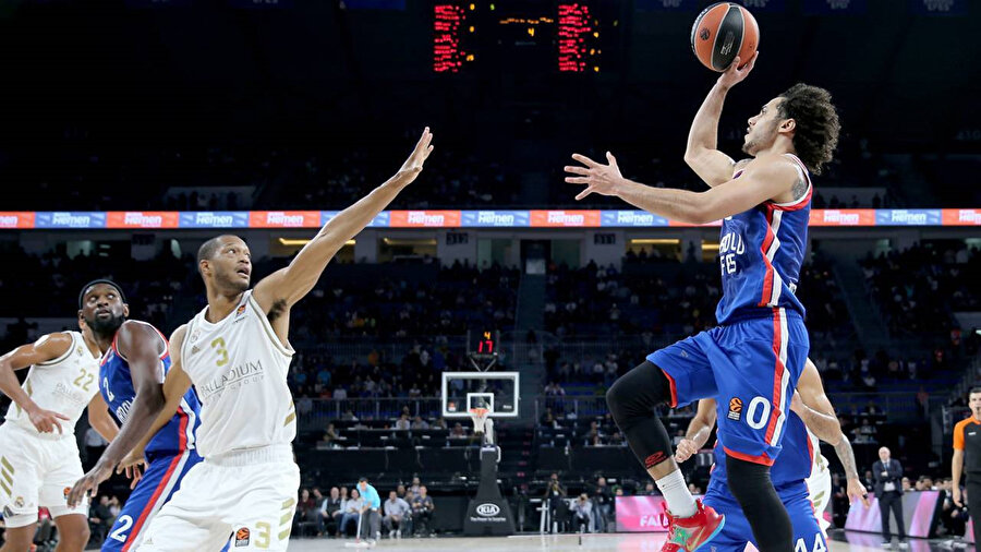 Anadolu Efes 3. galibiyetini elde etti.