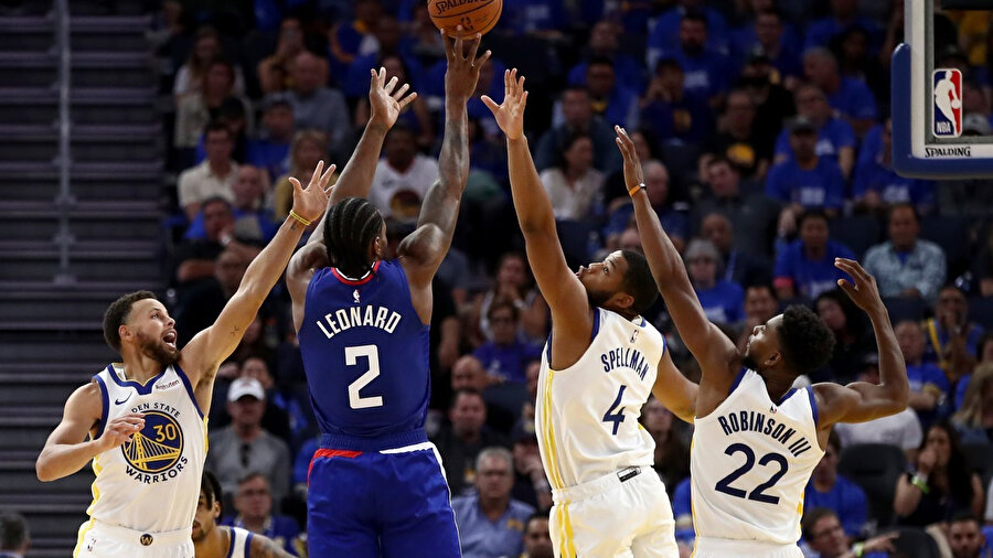 Stephen Curry 23 sayı ile maçı tamamladı.