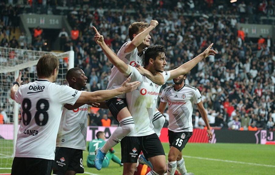Beşiktaş bu galibiyetin ardından puanını 12'ye yükseltti.