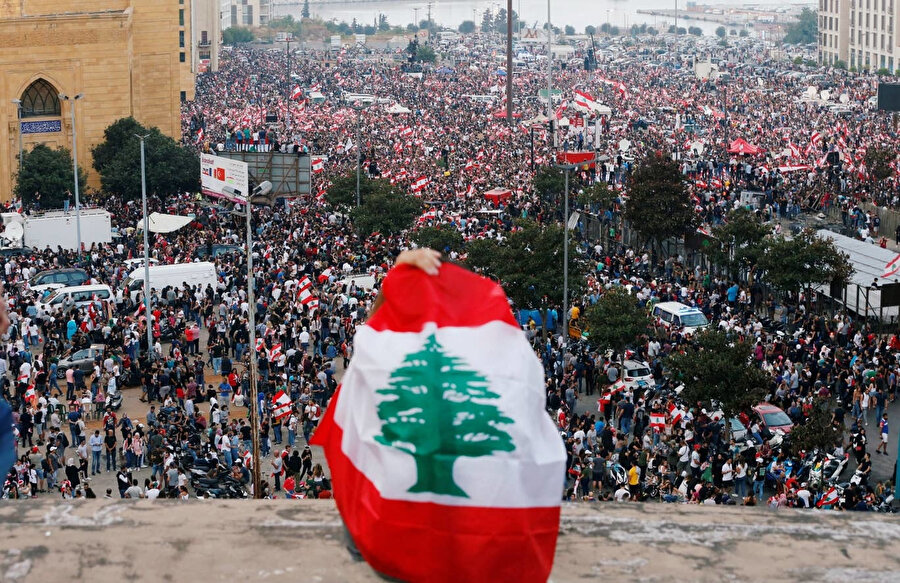 Beyrut'ta hükumet aleyhine düzenlenen gösteriler. 
