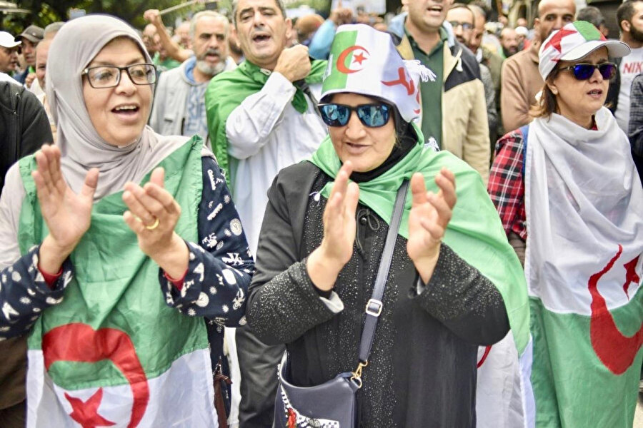 Cezayir'de 36. haftasına giren kitlesel protestolar.