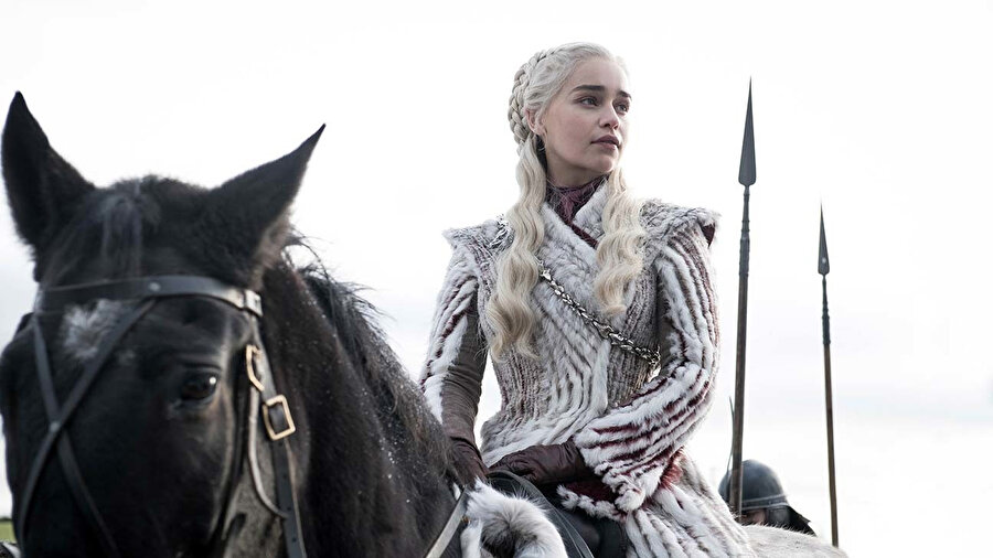 Game of Thrones dizisinden Emilia Clarke.
