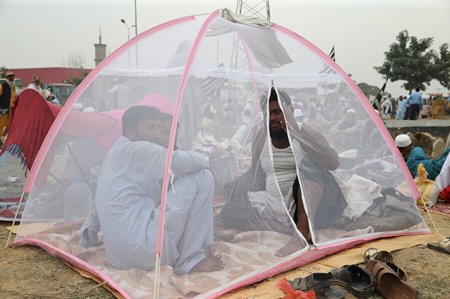 Eylemcilerin kurduğu çadırlar.