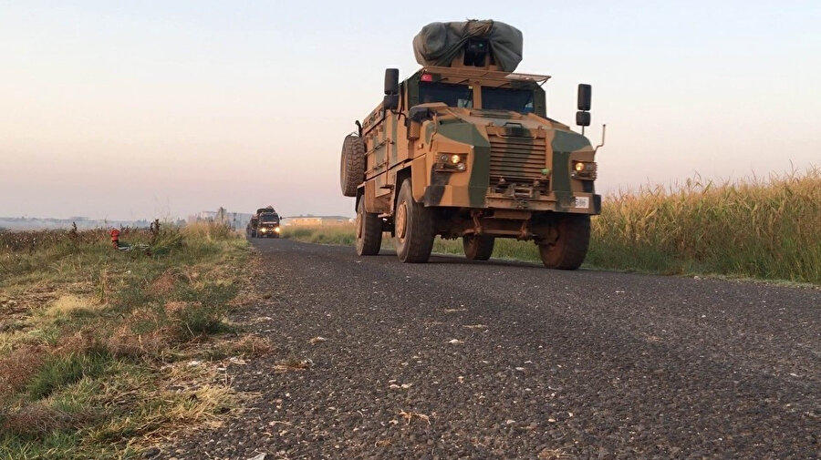 Devriye öncesi sınır hattına tank sevkiyatı yapıldı. İHA
