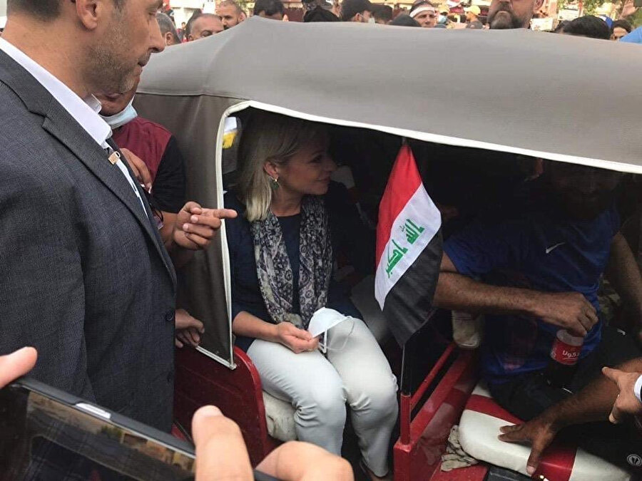 Irak Yardım Misyonu Başkanı Jeanine Hennis Plasscharert'in tuk tuk yolculuğu.