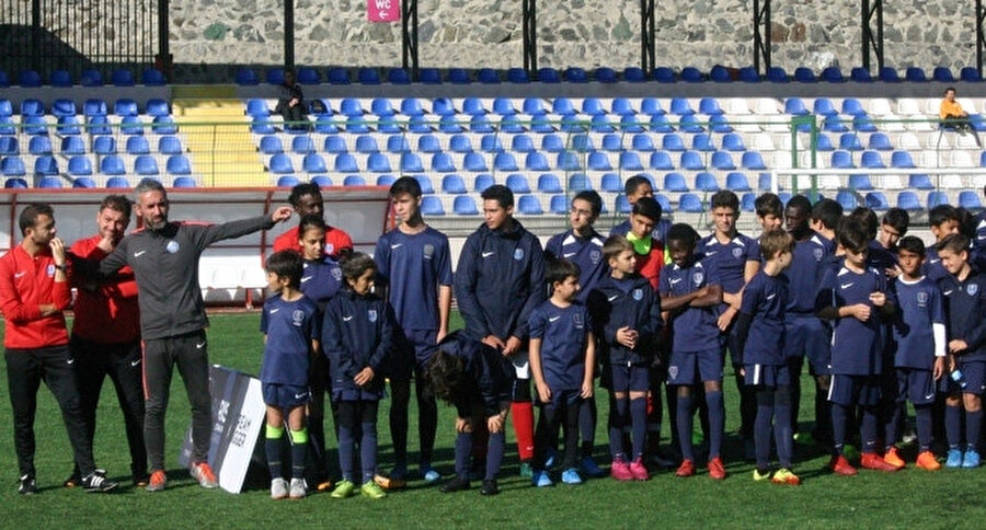 PSG, Florya'da Şenlikköy Stadı'nda faaliyete başladı.