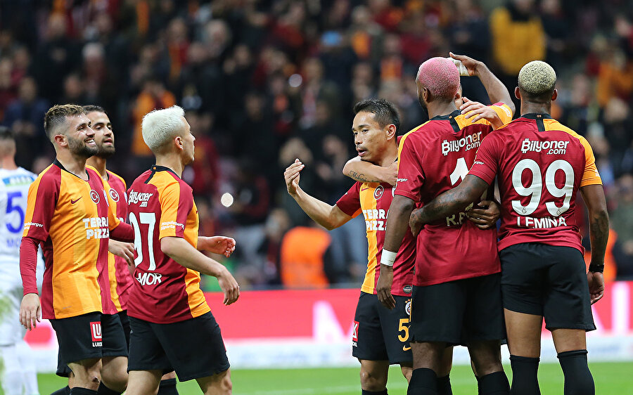 Galatasaray bu sezon 10 karşılaşmada 4 galibiyet 4 beraberlik 2 mağlubiyet elde etti.