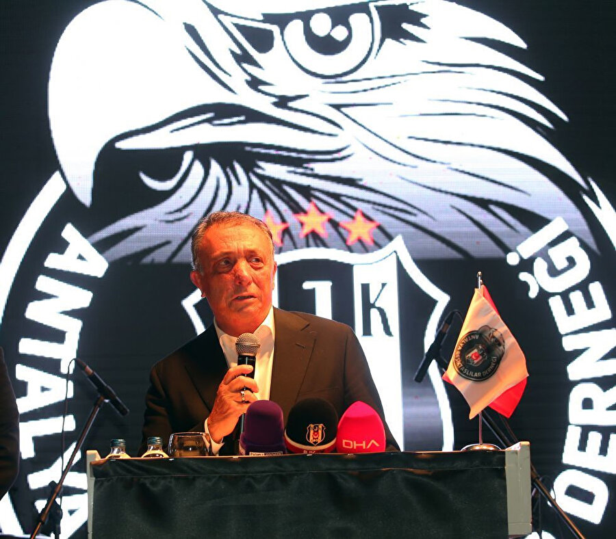 Ahmet Nur Çebi Antalya'da dernek üyeleriyle bir araya geldi.