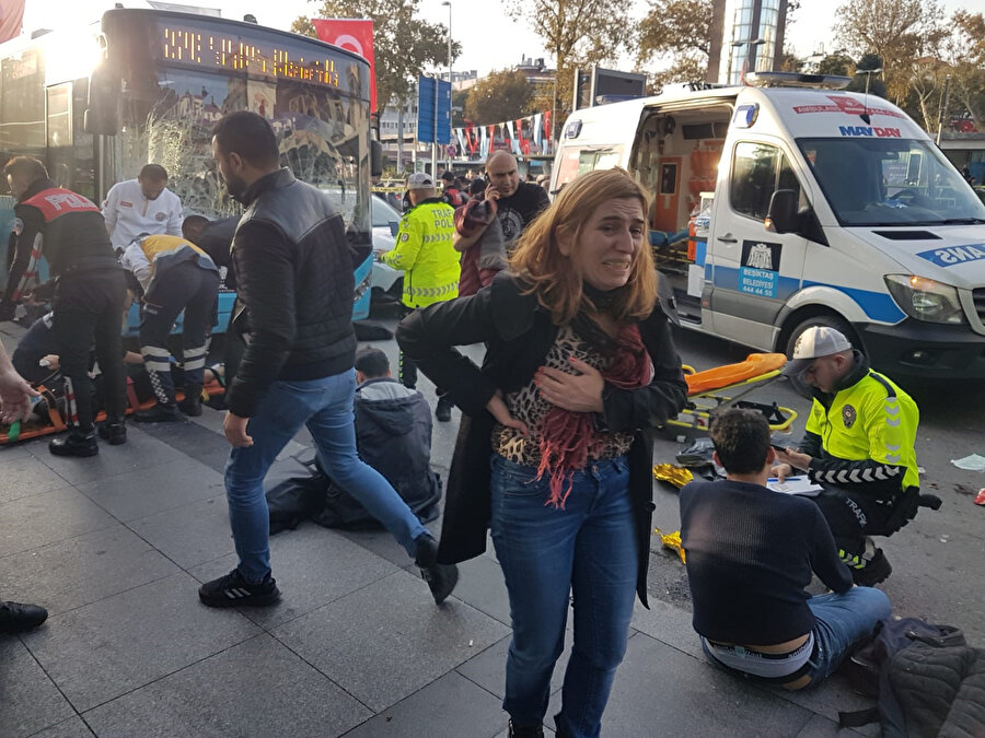 Beşiktaş'ta otobüs durağa daldı. DHA