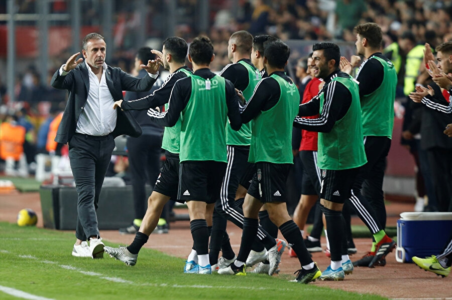 Beşiktaş 15 puanla maç fazlasıyla 8. sıraya yükseldi.
