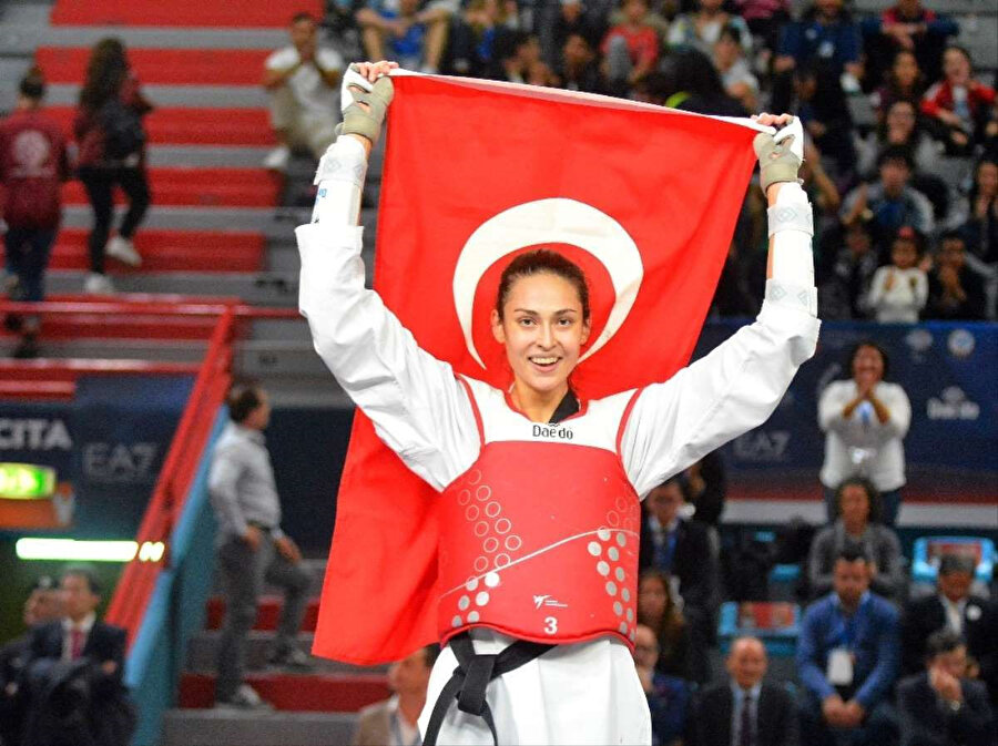 İrem Yaman son 2 olimpiyat şampiyonu Jade Jones'u mağlup etti.
