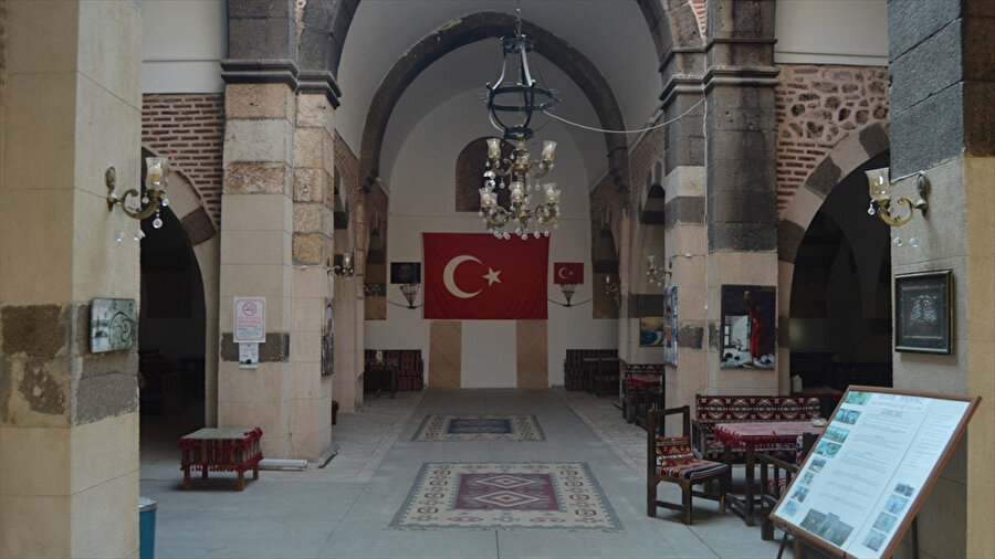 Taşhan Kervansarayı.