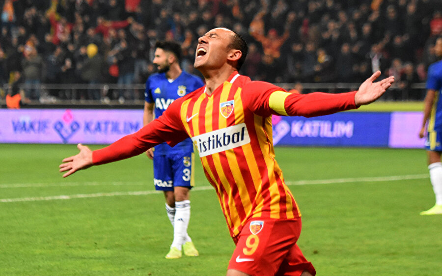 Umut Bulut kariyerinde Fenerbahçe karşısında 11 gol kaydetti.
